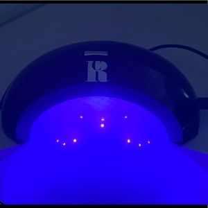Red Carpet Manicure
Professional LED Light